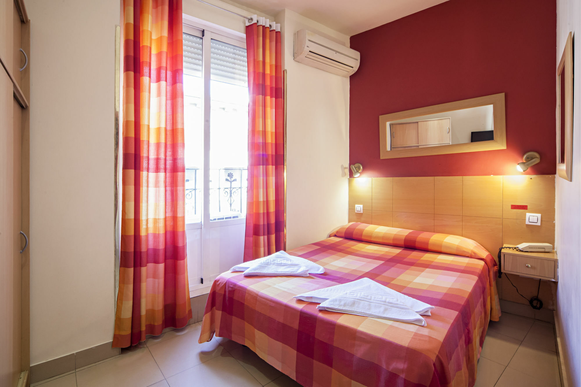 Hostal Inter Plaza Mayor Auto Check In Madrid Exteriör bild