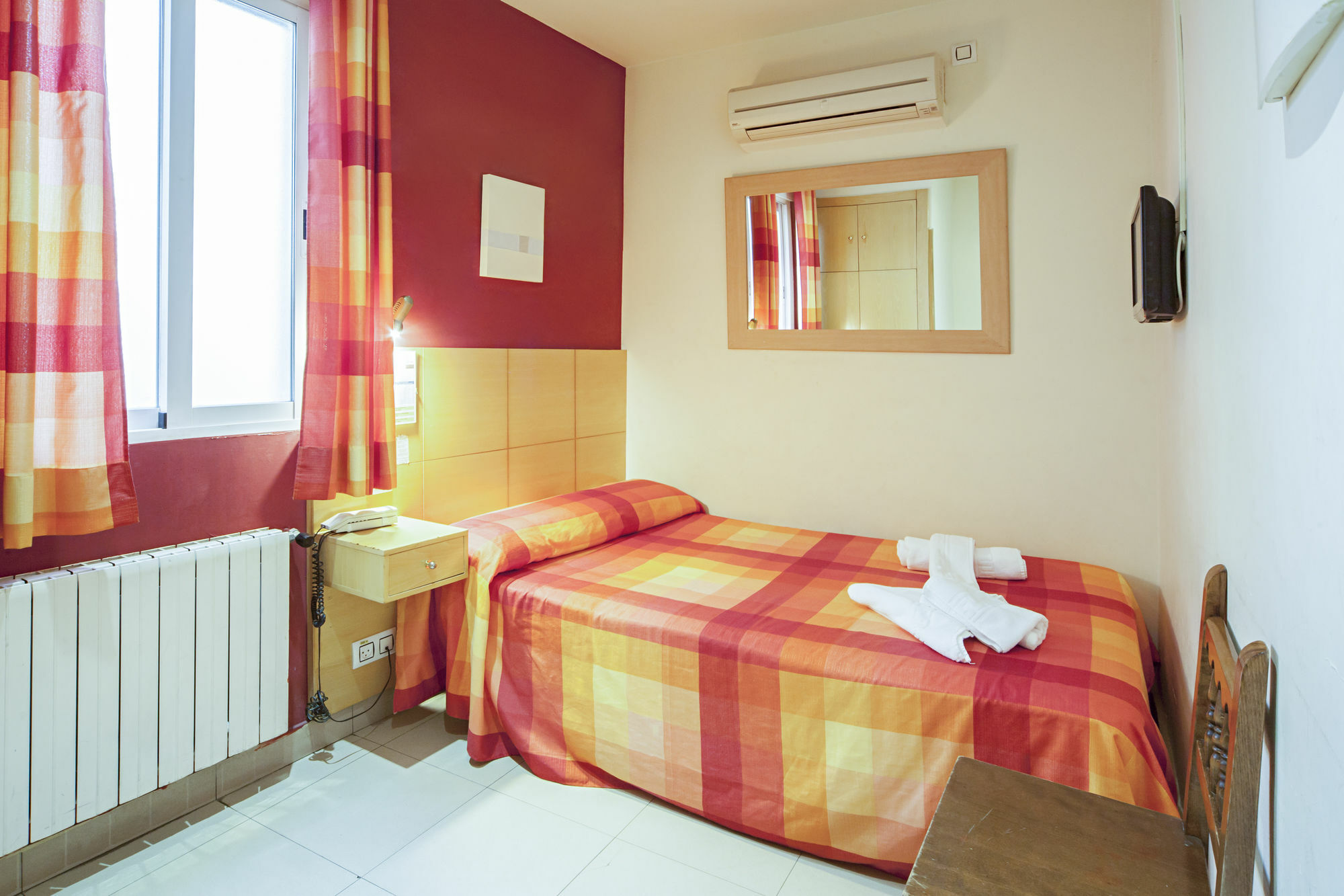 Hostal Inter Plaza Mayor Auto Check In Madrid Exteriör bild
